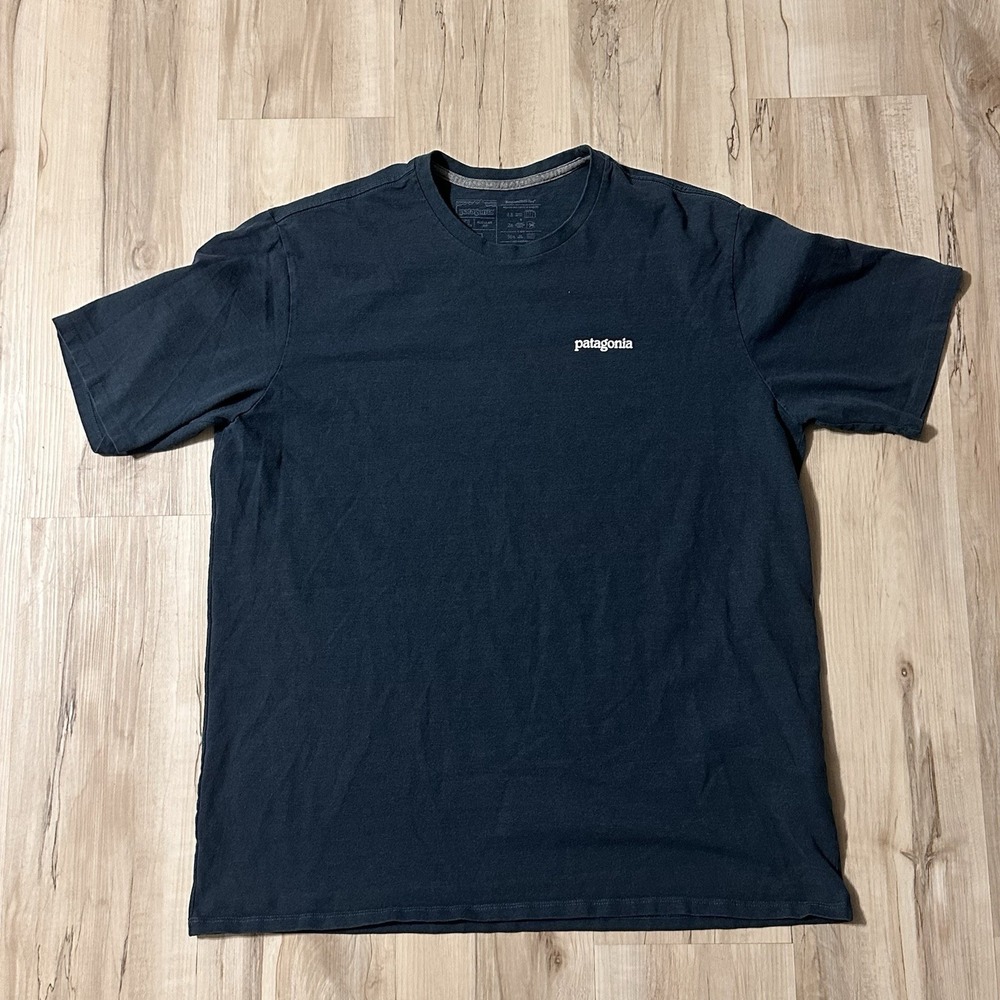 Patagonia Men's‎ XL Fitz Roy Horizons T-Shirt Dark  Blue Responsibili-tee